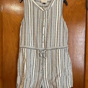 Universal Thread sleeveless romper. Size: Medium. NEW: never worn with tag